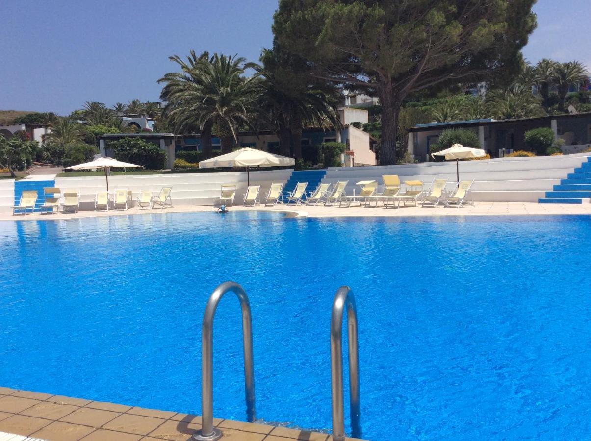Villa Alle Eolie Nello Splendido Villaggio Lentia 弗卡诺 外观 照片